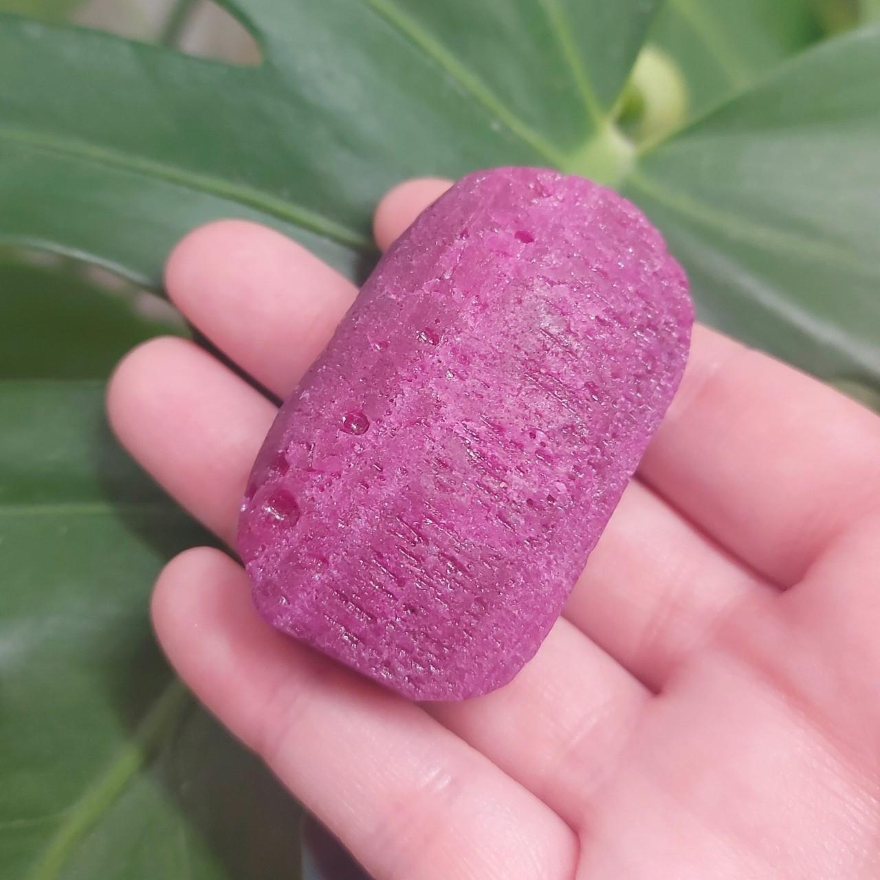 Honeycomb Ruby Palm Stone